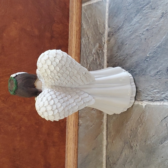 Hispanic: Lucinda Angel - Picture 2 of 2